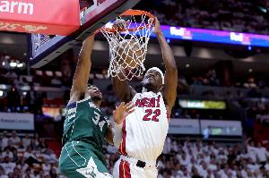 阿里納斯：雄鹿只要得到巴特勒&比爾其一 他們就能沖出東部