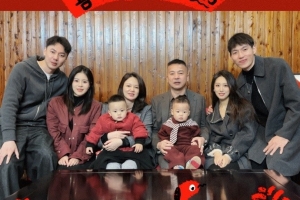 幸福美滿！吳前曬與家人合照：祝大家新春快樂 萬事順意??