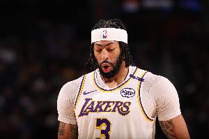 早日康復(fù)??湖人官方：濃眉腹肌拉傷 將在一周后復(fù)查