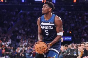 一波流直接帶走比賽！愛德華茲18中12&6記三分砍下36分6板11助3帽