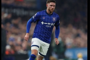 官方：伊鎮(zhèn)前鋒伯恩斯客戰(zhàn)利物浦時十字韌帶撕裂，賽季提前報銷