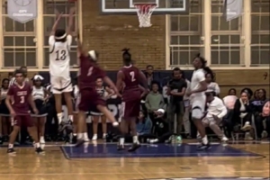 表現(xiàn)尚可！馬布里回林肯高中看侄子比賽 后者的攻防均有亮眼表現(xiàn)