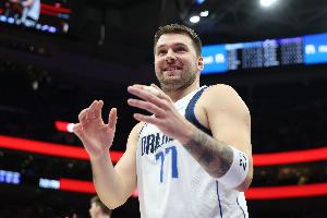 討論|都比湖人報(bào)價(jià)香？五隊(duì)潛在東契奇交易報(bào)價(jià)：火箭5首輪+阿門(mén)