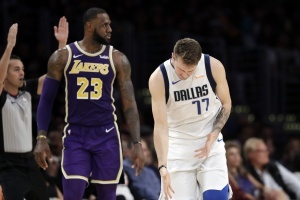 如何防守東契奇和詹姆斯的擋拆？韋德：就祈禱吧