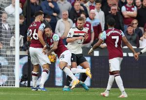 英超官方：本賽季至今VAR共13次錯(cuò)誤，包括滕哈赫下課之戰(zhàn)的點(diǎn)球