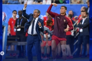 德轉(zhuǎn)列C羅生涯5場(chǎng)經(jīng)典戰(zhàn)：歐冠3次戴帽，以牙還牙&歐洲杯場(chǎng)邊指揮