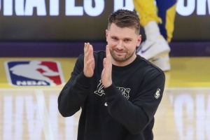 馬?。汉舜蚣竞筚惒惶摶鸺?雷霆 掘金是湖人在西部的最大威脅