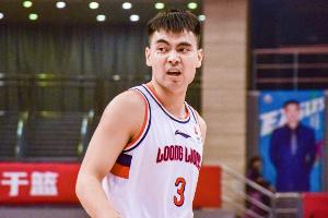 孔德昕：賈明儒加時(shí)獨(dú)得6分 關(guān)鍵時(shí)刻有本土攻擊手能站出來太重要