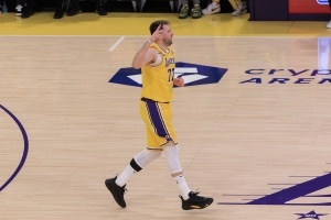 馬健：老詹東契奇微微發(fā)力&海斯餅吃撐 077會(huì)證明獨(dú)行俠錯(cuò)得離譜