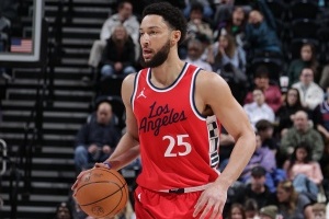 快船近20年僅3人30分鐘內(nèi)砍至少12分7板6助3斷：小卡 格里芬 本西