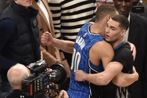 他真的在看????！在戈登回應(yīng)莫蘭特之前吧友已經(jīng)替他答應(yīng)了