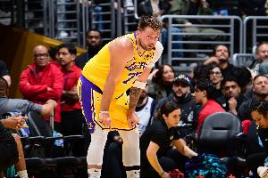 Skip：東契奇半場(chǎng)有5助 在5次嘗試不可能的傳球時(shí)出現(xiàn)失誤