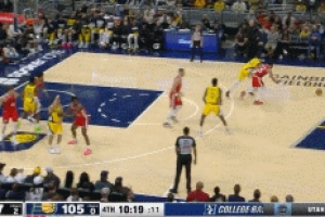 努力追趕！本-西蒙斯搶斷反擊一條龍 大踏步起飛滑翔暴扣