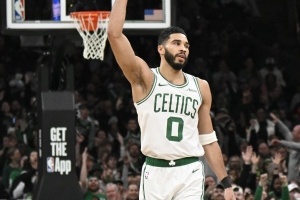 加內(nèi)特：塔圖姆一直在進步 他還沒到巔峰 我對他的未來充滿期待