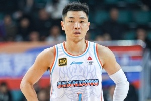 夏曉司：結(jié)束國家隊集訓任務(wù)的高詩巖和山東男籃在南京會合