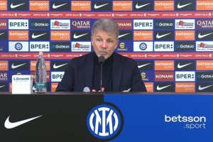 藍(lán)鷹主帥：阿瑙進(jìn)球德弗里越位？遺憾進(jìn)球沒被分析，但不想說什么