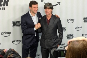 穆勒個人紀(jì)錄片《獨一無二》首映禮，勒夫、赫內(nèi)斯、海納等人出席