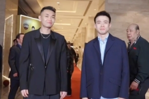 原帥曬自己和趙繼偉的全明星穿搭：你們打分吧??