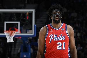 恩比德膝傷成無(wú)解謎題：?左膝無(wú)端反復(fù)腫脹 至今難確定恢復(fù)方案