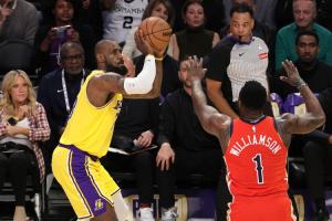 夸張！錫安和他的模板投籃熱圖對比：一個(gè)全在籃下 一個(gè)覆蓋半場