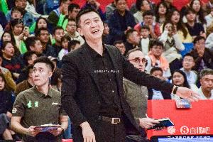 楊鳴：場上的默契不好 太長時(shí)間沒有在一起比賽 還需要時(shí)間