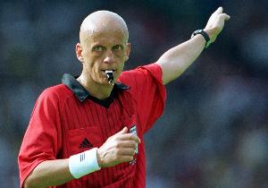 科里納談穆里尼奧被禁賽：陰謀論經(jīng)常會發(fā)生 AI能讓裁判避免犯錯