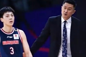 真好！杜鋒曬視頻為胡明軒慶生：無(wú)畏前行 萬(wàn)事順意 生日快樂(lè)