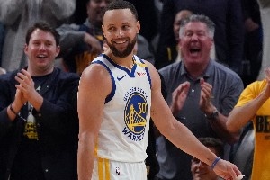 單人單隊(duì)25000分多難？科諾鄧一人一城 現(xiàn)役庫里獨(dú)苗 榜首是他？