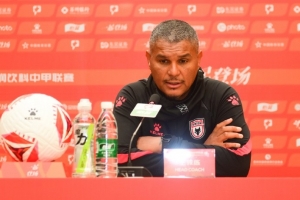 喬瓦尼：現(xiàn)在球員名單并不齊整，但正是團(tuán)結(jié)一心展現(xiàn)能力的時候