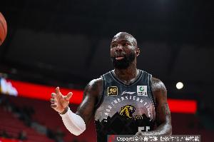 兩雙難救主！瓊斯三分5中4砍18分16助攻3搶斷 罕見籃板為零