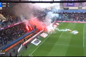 官方：因球迷放煙花引發(fā)小型火災，蒙彼利埃vs圣埃蒂安比賽腰斬
