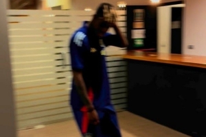 尼科-威廉姆斯乒乓球落敗接受懲罰，亞馬爾社媒：我的兒子和跟班