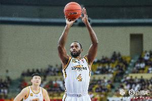 楊鳴：保證健康讓大家在季后賽打好 弗格情況可能比預想還差