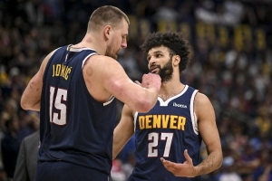 ??馬?。核星蛐谴蚝硕紩?fù)出 湖人寧可放雄鹿也不能輸掘金