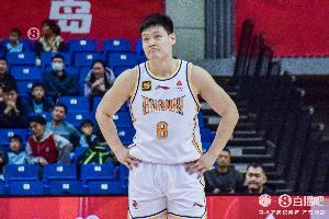 復(fù)蘇太晚！張寧12中5拿到18分5板 故意罰球不中但提前進(jìn)線違例