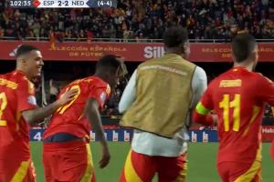 尼科的內(nèi)褲都露了！亞馬爾故意拉低球褲“吊兒郎當(dāng)”回?fù)舴兜路ㄌ? >
                                        </div>
                                    </div>
                                    <div   id=