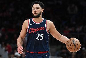 侵略性很強(qiáng)！西蒙斯5投4中砍下8分7籃板0助攻 幾球展現(xiàn)狀元風(fēng)采