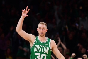 三分真是準(zhǔn)！豪澤先發(fā)出場(chǎng)三分10投8中射落24分 正負(fù)值+6