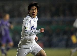 蒿俊閔今天迎來(lái)38歲生日，曾留洋沙爾克04并在歐冠有過(guò)出場(chǎng)