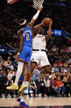 快船VS雷霆述評(píng)：防守消耗大戰(zhàn)檢驗(yàn)成色 卡子哥硬解撐起全部希望