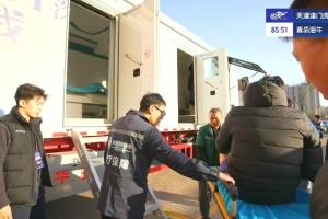 望無大礙！薩爾瓦多被暴力飛鏟傷退，轉(zhuǎn)播直接切到醫(yī)療車核磁共振