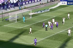 第16分鐘，基萊斯禁區(qū)內(nèi)回做，羅斯推射破門，津門虎1-0海牛