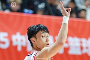 鐵人！本賽季CBA常規(guī)賽僅17名球員做到46場全勤 徐杰、鄒陽在列