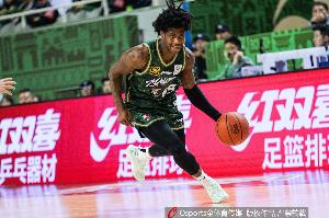 同曦外援戴維斯:在NBL我基本什么活都得干 來(lái)CBA后隊(duì)友讓我做自己