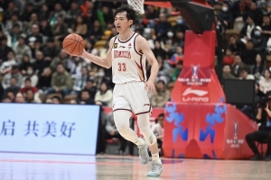 吳前替補(bǔ)29分鐘 10中5&三分8中3拿15分8助2斷 也出現(xiàn)3失誤5犯規(guī)