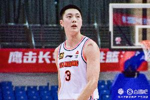 季孟年：今晚胡明軒最打動人的不是準絕殺三分 而是臉上那股殺氣