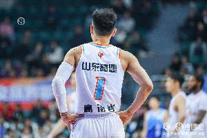 難救主！高詩巖10中6拿到16分6板5助3斷 也有6失誤5犯規(guī)