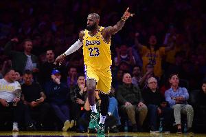 Skip：身高6尺6&體重260磅的詹姆斯面對(duì)聯(lián)盟最弱隊(duì) 竟然0籃板