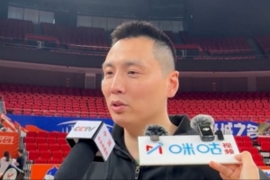 盧偉談雙李：需要長(zhǎng)時(shí)間的積累 現(xiàn)在打季后賽肯定沒有胡明軒好