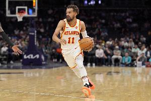 中規(guī)中矩！特雷-楊上半場(chǎng)9中6&三分4中1砍下16+4